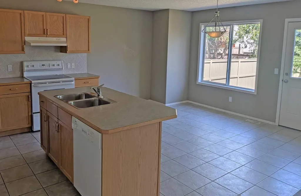 34 Coopers Close SW Airdrie AB T4B 2X1