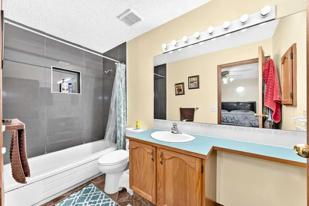 216 Millbank Road SW Calgary AB T2Y 2Z2
