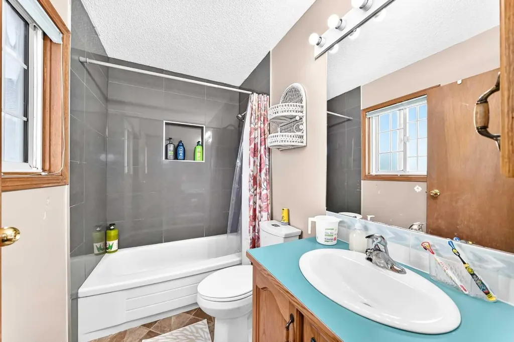 216 Millbank Road SW Calgary AB T2Y 2Z2