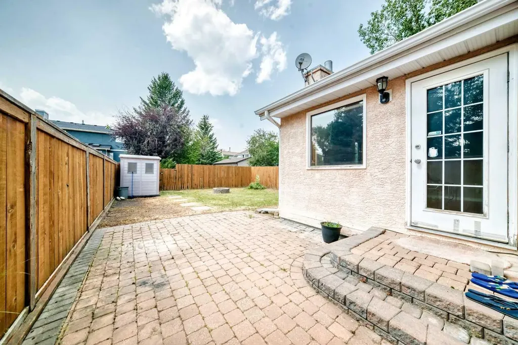 216 Millbank Road SW Calgary AB T2Y 2Z2