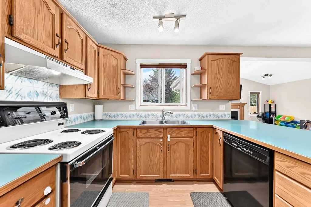 216 Millbank Road SW Calgary AB T2Y 2Z2