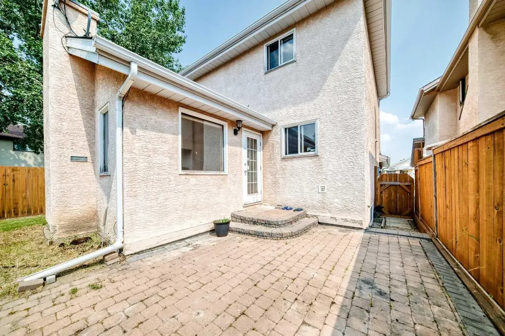 216 Millbank Road SW Calgary AB T2Y 2Z2