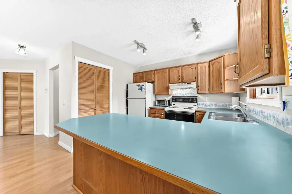 216 Millbank Road SW Calgary AB T2Y 2Z2