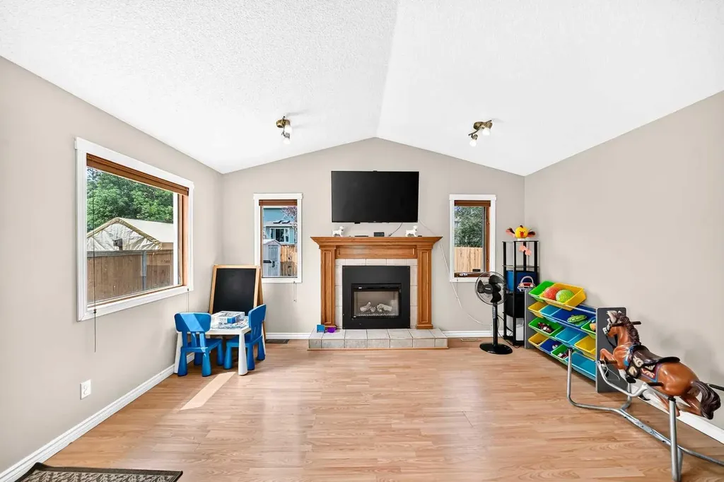 216 Millbank Road SW Calgary AB T2Y 2Z2
