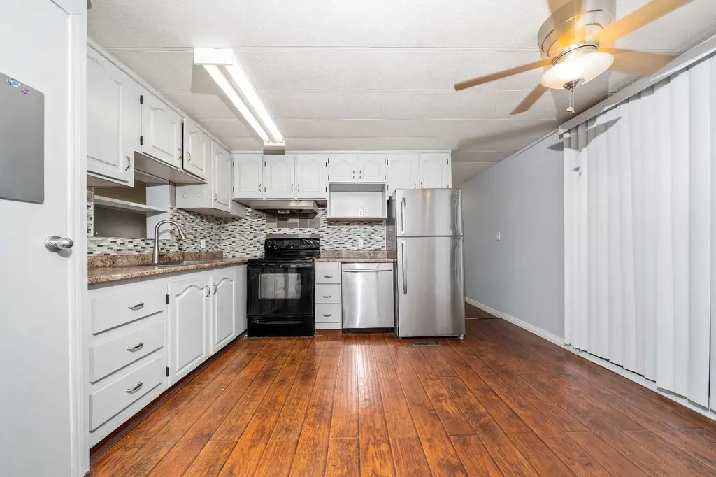 17 De Havilland Boulevard SW Medicine Hat AB T1A 7Y6