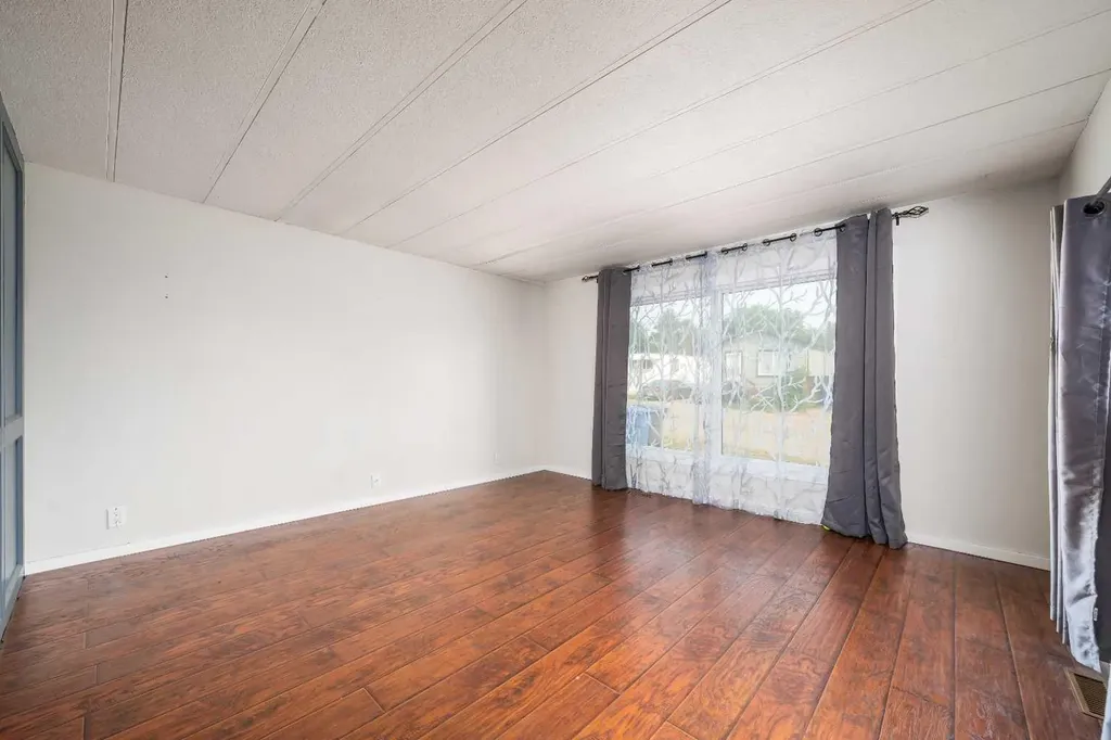 17 De Havilland Boulevard SW Medicine Hat AB T1A 7Y6