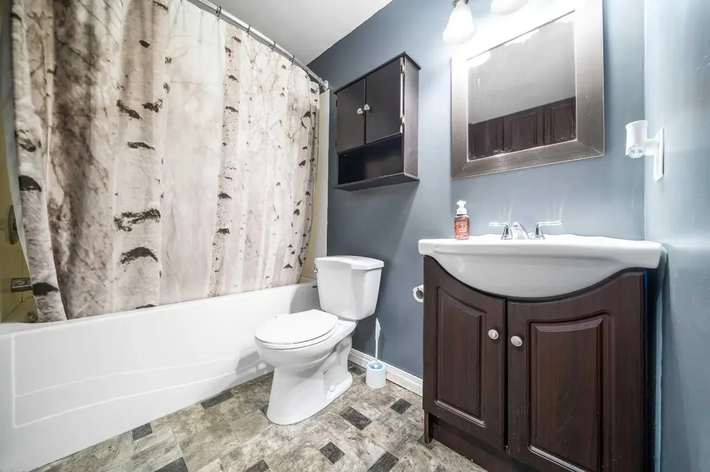 17 De Havilland Boulevard SW Medicine Hat AB T1A 7Y6