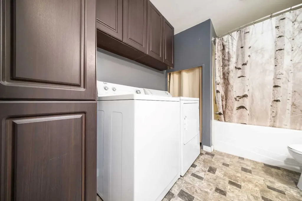 17 De Havilland Boulevard SW Medicine Hat AB T1A 7Y6