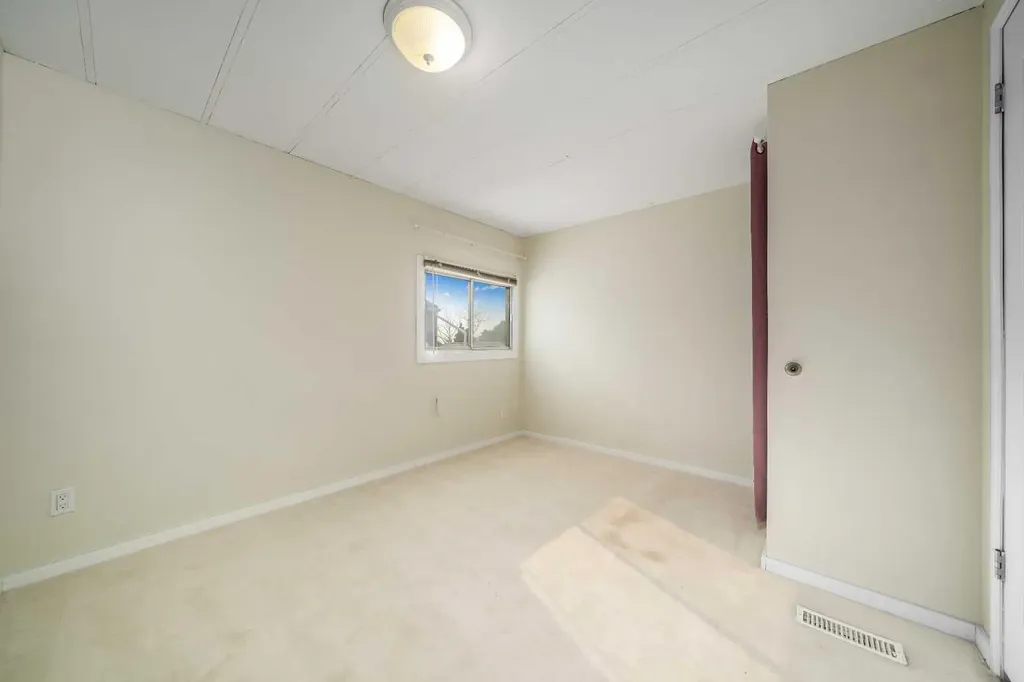 17 De Havilland Boulevard SW Medicine Hat AB T1A 7Y6