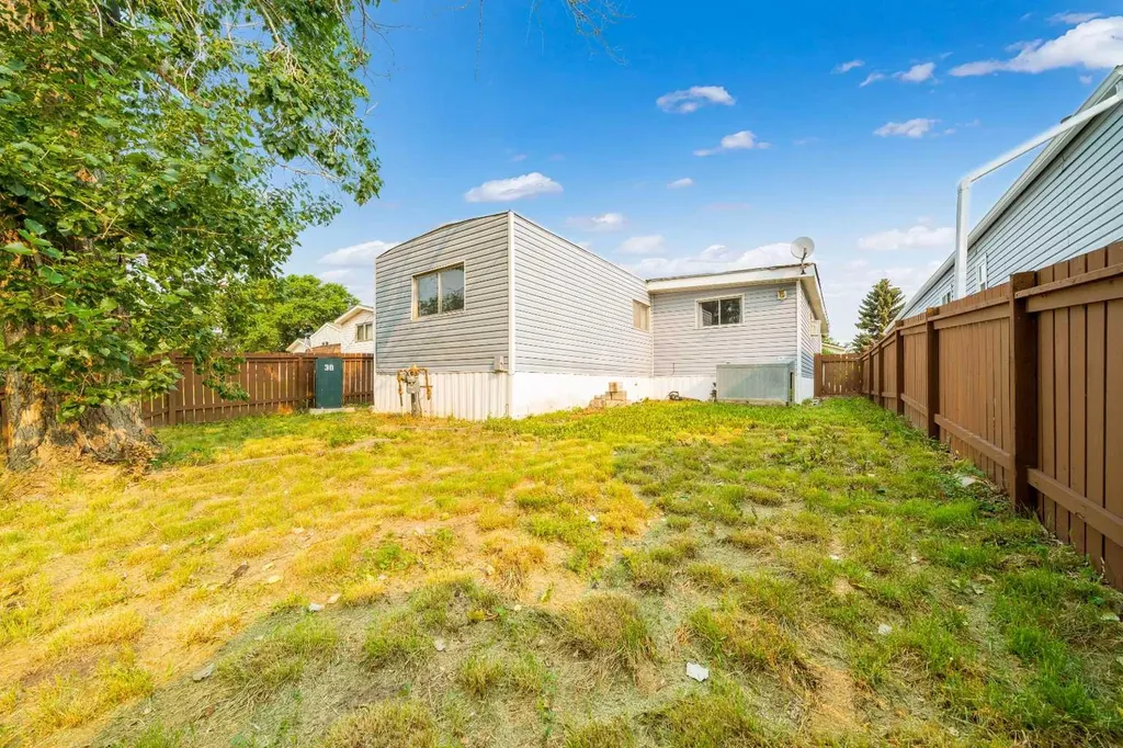17 De Havilland Boulevard SW Medicine Hat AB T1A 7Y6