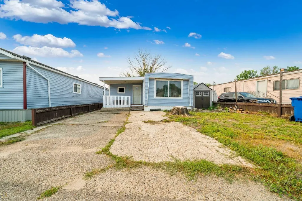 17 De Havilland Boulevard SW Medicine Hat AB T1A 7Y6