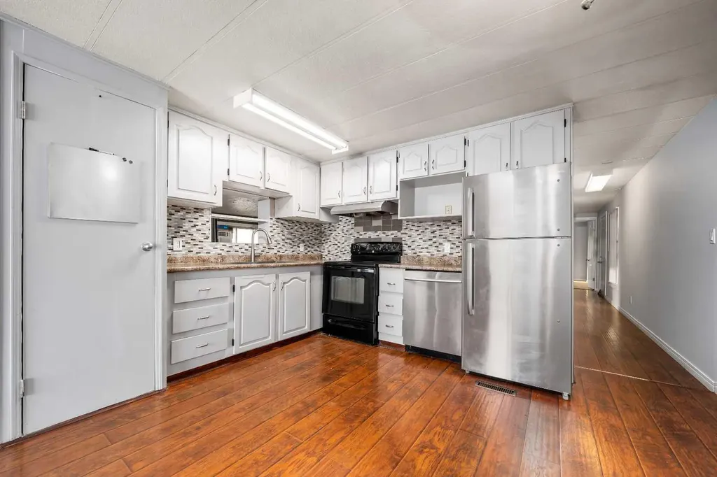 17 De Havilland Boulevard SW Medicine Hat AB T1A 7Y6