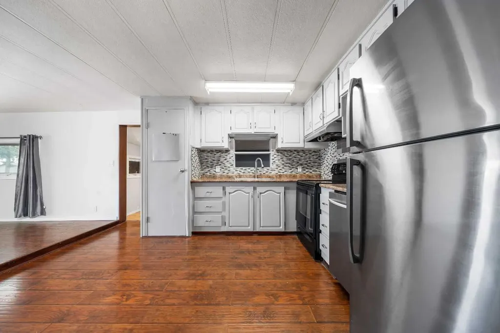 17 De Havilland Boulevard SW Medicine Hat AB T1A 7Y6