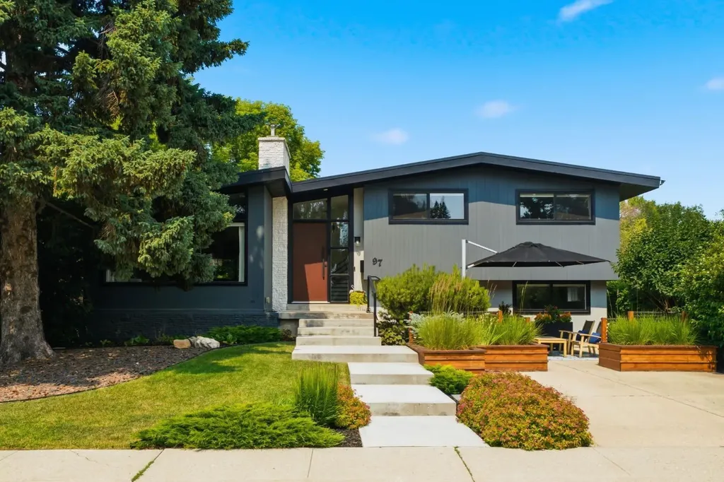 97 Chinook Drive SW Calgary AB T2V 2P8
