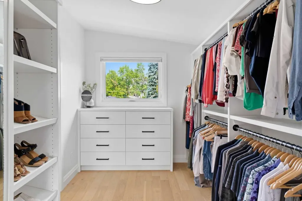 97 Chinook Drive SW Calgary AB T2V 2P8