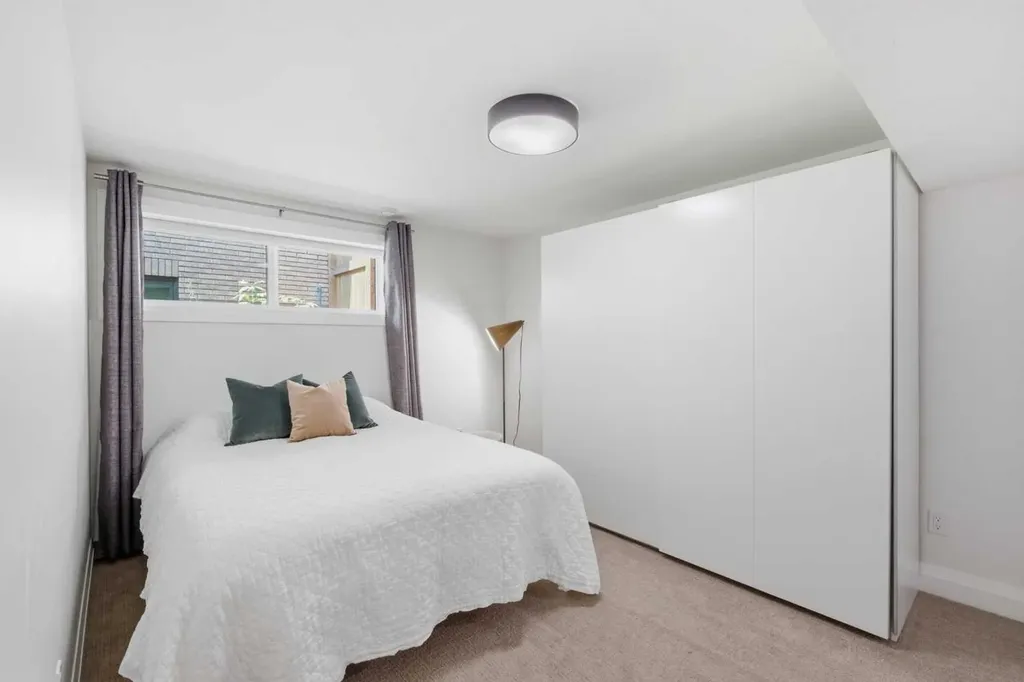 97 Chinook Drive SW Calgary AB T2V 2P8