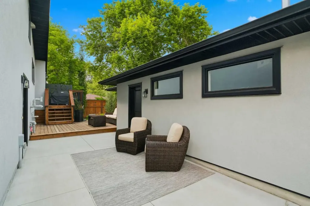 97 Chinook Drive SW Calgary AB T2V 2P8