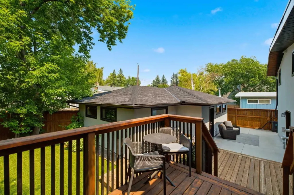 97 Chinook Drive SW Calgary AB T2V 2P8