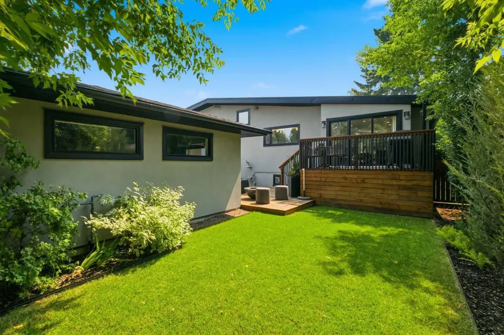 97 Chinook Drive SW Calgary AB T2V 2P8