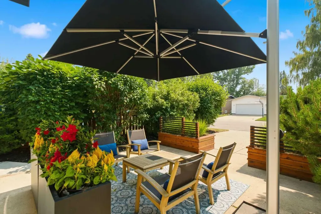 97 Chinook Drive SW Calgary AB T2V 2P8