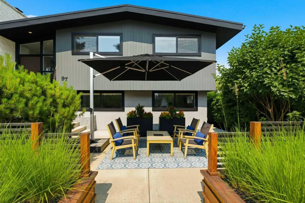 97 Chinook Drive SW Calgary AB T2V 2P8
