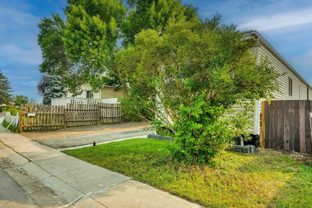 64 Huntwell Way NE Calgary AB T2k5t2
