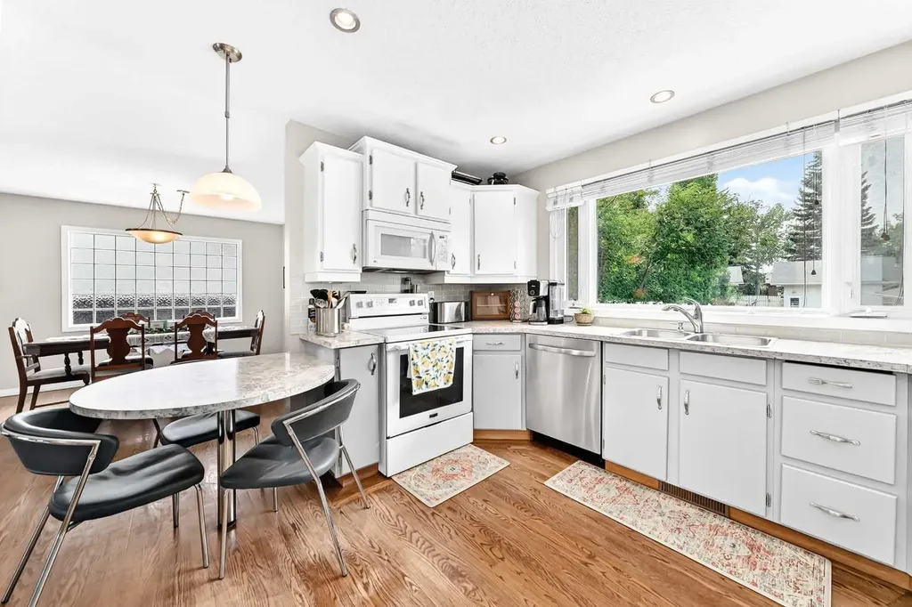 256 Midvalley Place SE Calgary AB T2X 1L3