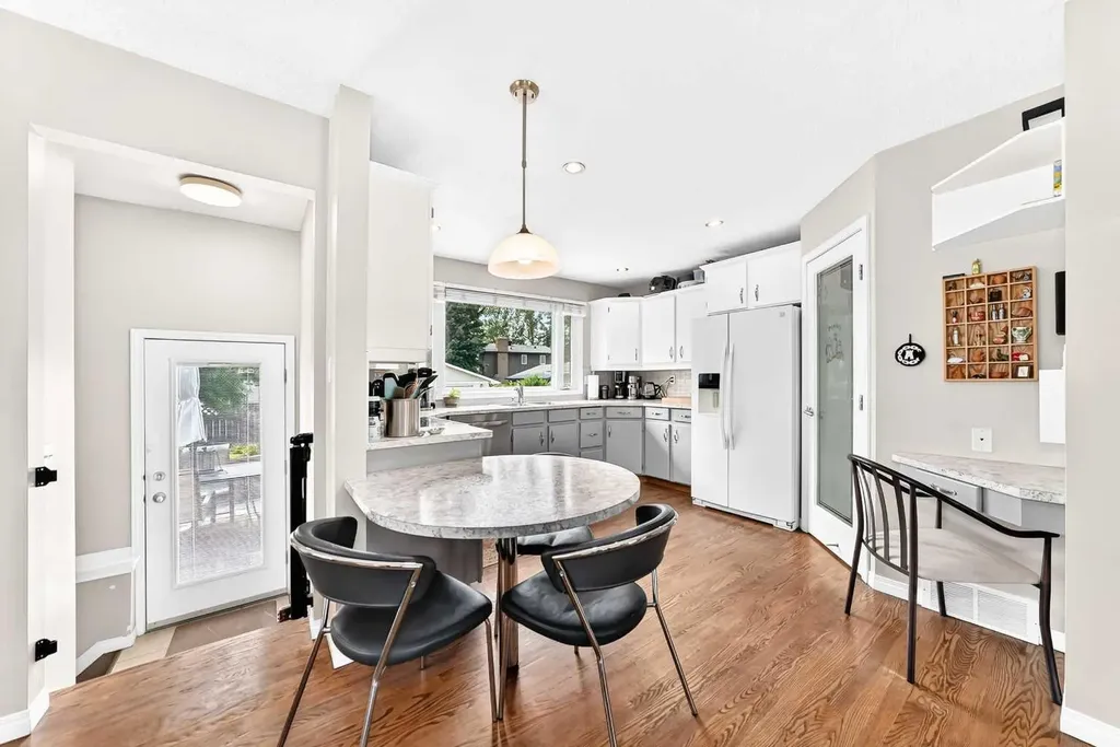256 Midvalley Place SE Calgary AB T2X 1L3