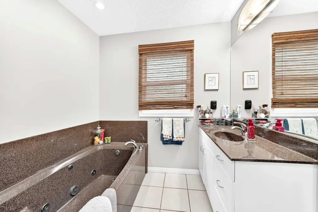 256 Midvalley Place SE Calgary AB T2X 1L3