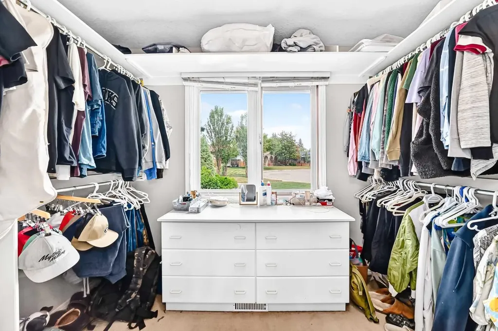 256 Midvalley Place SE Calgary AB T2X 1L3
