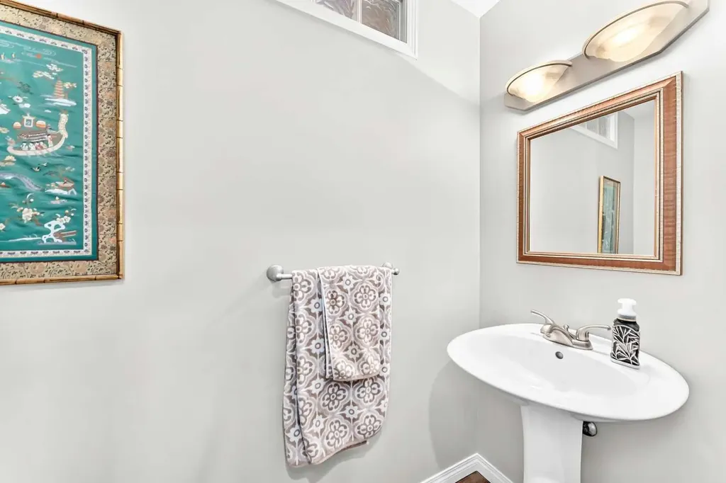 256 Midvalley Place SE Calgary AB T2X 1L3