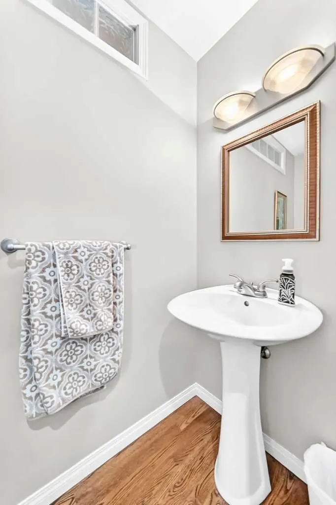 256 Midvalley Place SE Calgary AB T2X 1L3