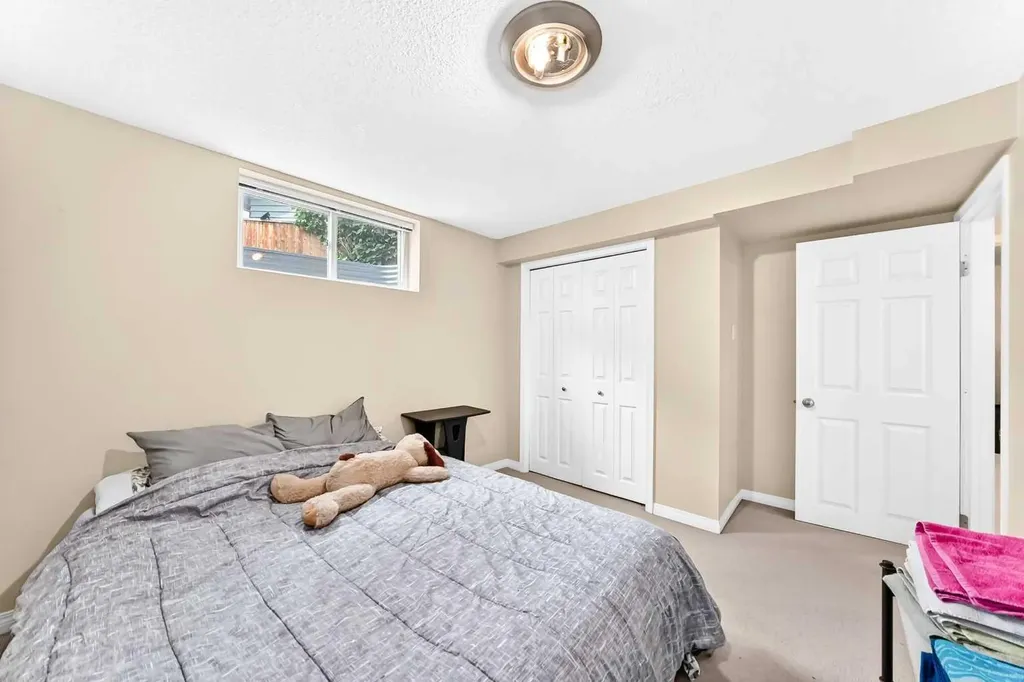 256 Midvalley Place SE Calgary AB T2X 1L3