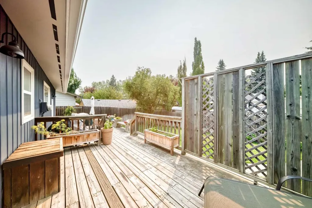 256 Midvalley Place SE Calgary AB T2X 1L3