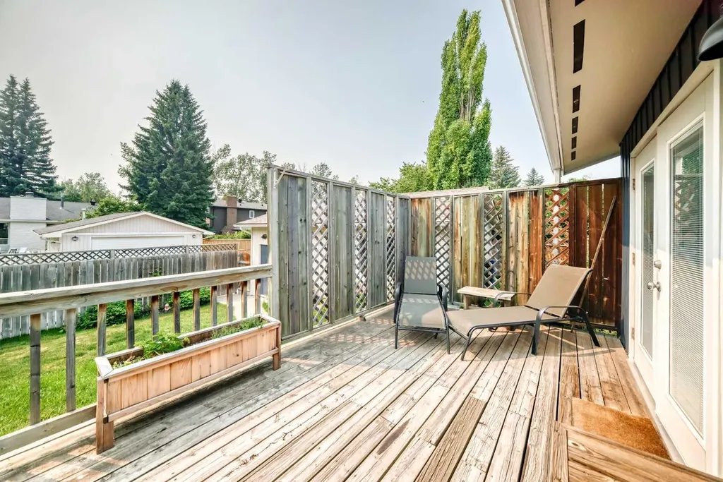 256 Midvalley Place SE Calgary AB T2X 1L3
