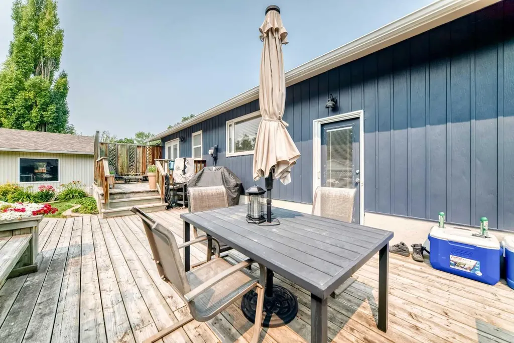 256 Midvalley Place SE Calgary AB T2X 1L3