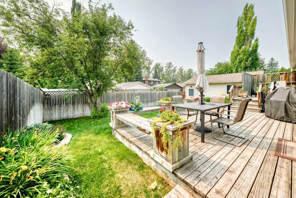 256 Midvalley Place SE Calgary AB T2X 1L3