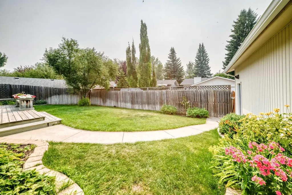 256 Midvalley Place SE Calgary AB T2X 1L3