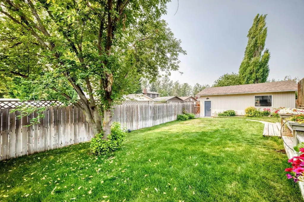 256 Midvalley Place SE Calgary AB T2X 1L3