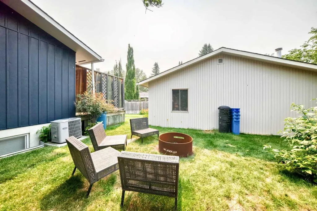 256 Midvalley Place SE Calgary AB T2X 1L3