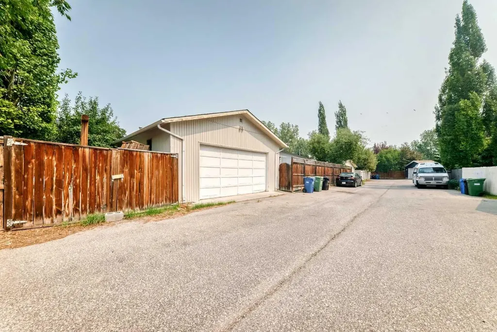 256 Midvalley Place SE Calgary AB T2X 1L3