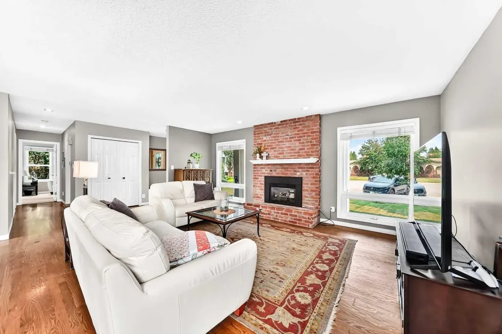 256 Midvalley Place SE Calgary AB T2X 1L3