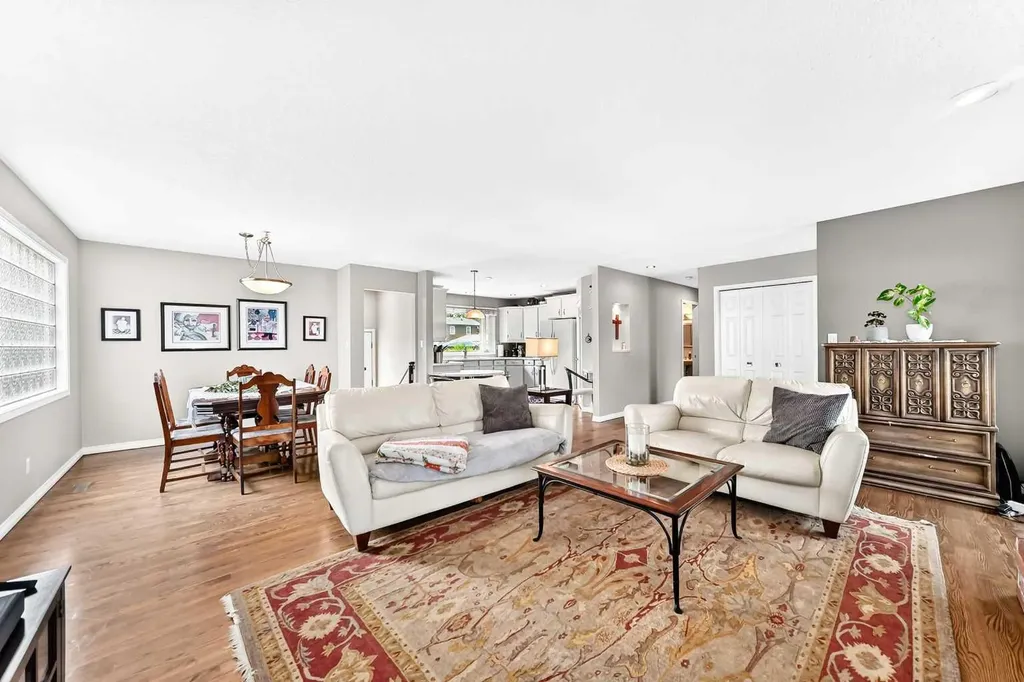 256 Midvalley Place SE Calgary AB T2X 1L3