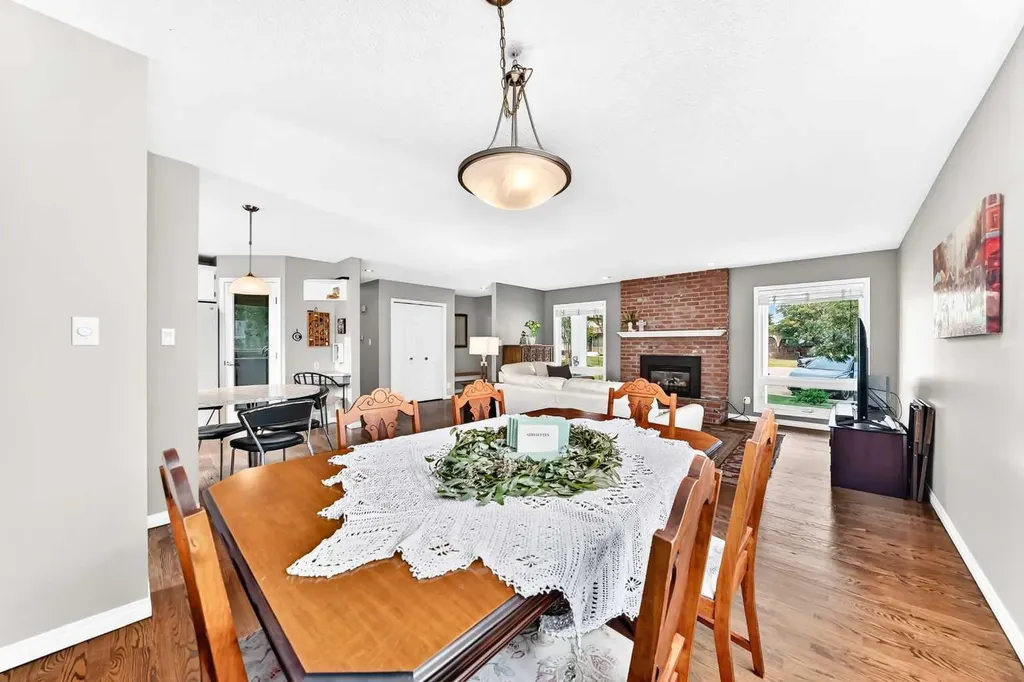 256 Midvalley Place SE Calgary AB T2X 1L3