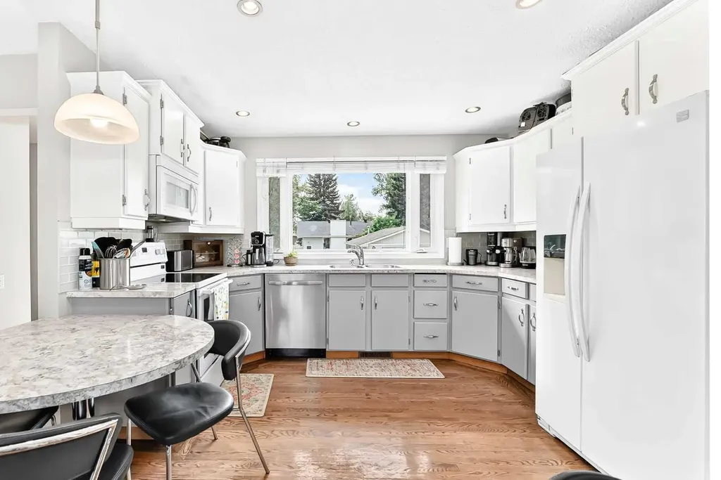 256 Midvalley Place SE Calgary AB T2X 1L3