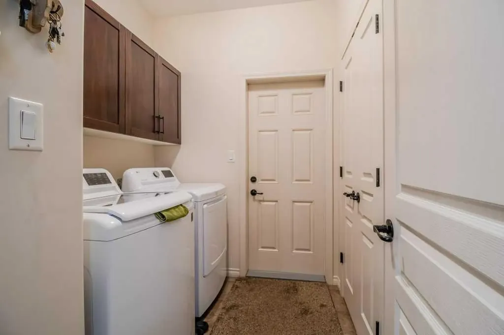 4112 45 Avenue Sylvan Lake AB T4S 0B9