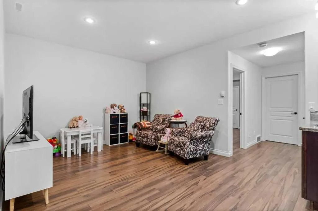 4112 45 Avenue Sylvan Lake AB T4S 0B9