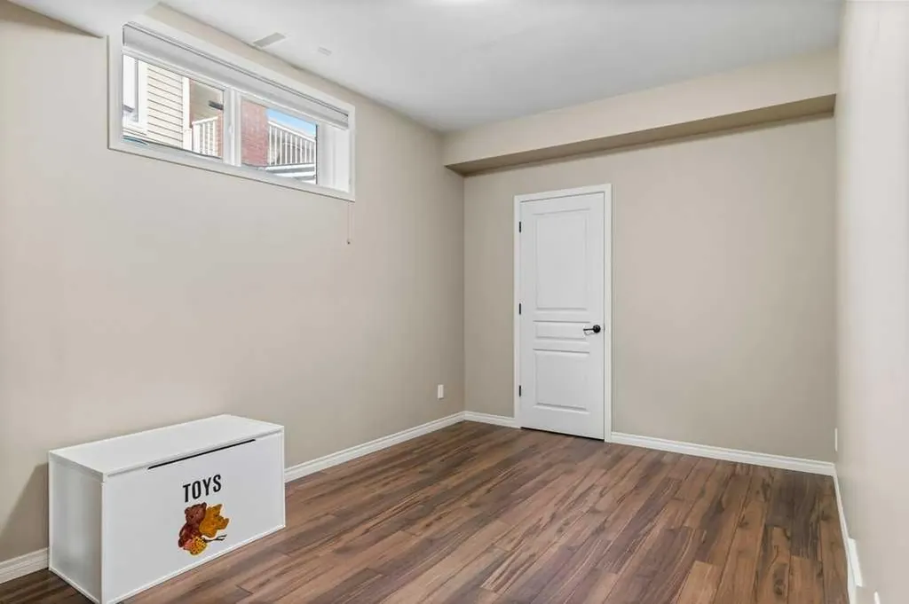 4112 45 Avenue Sylvan Lake AB T4S 0B9