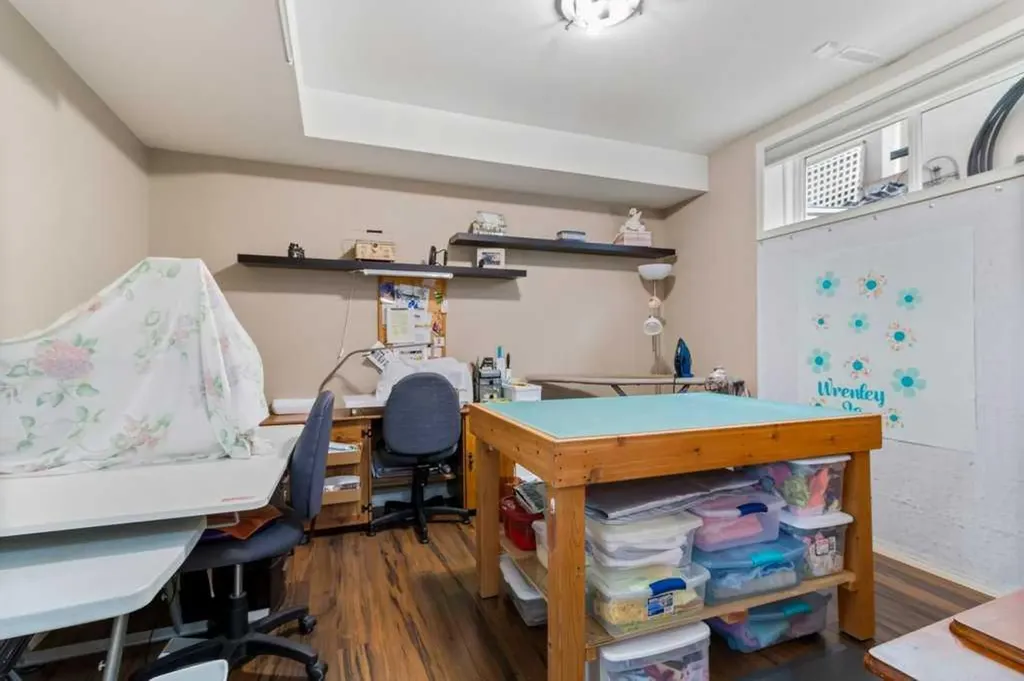 4112 45 Avenue Sylvan Lake AB T4S 0B9
