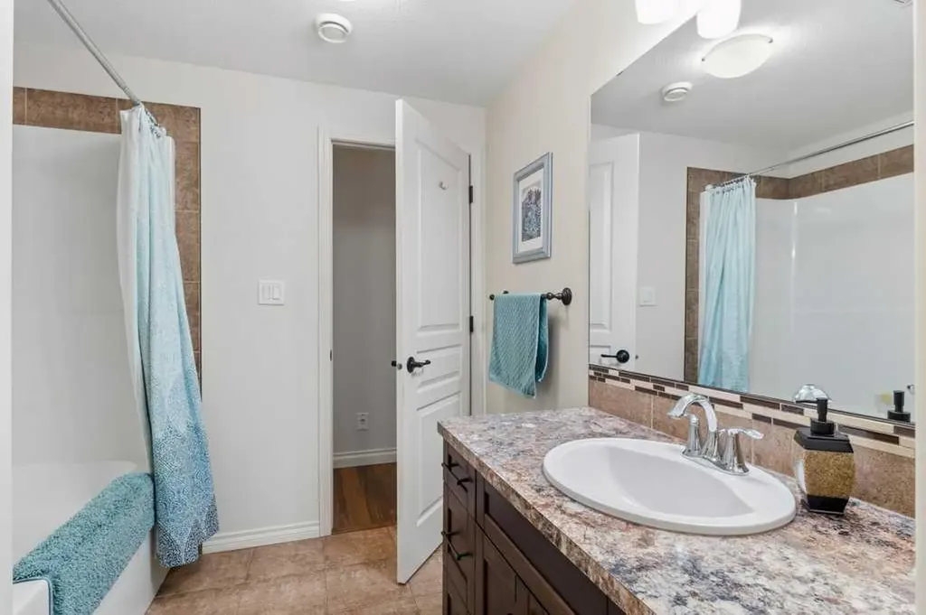 4112 45 Avenue Sylvan Lake AB T4S 0B9